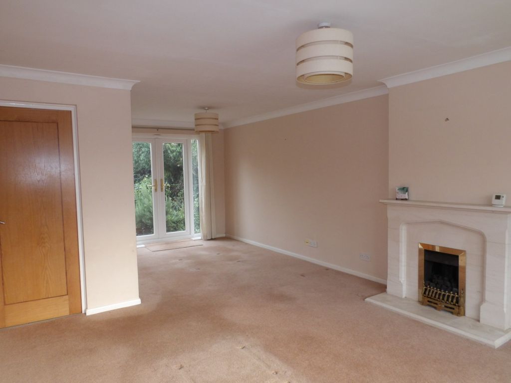 Property photo 3 of 17 Lounge