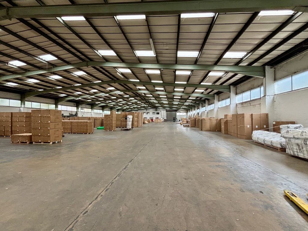 Property photo 3 of 6 15 16 Albone Way Biggleswade Warehouse Internal 2.Jpeg