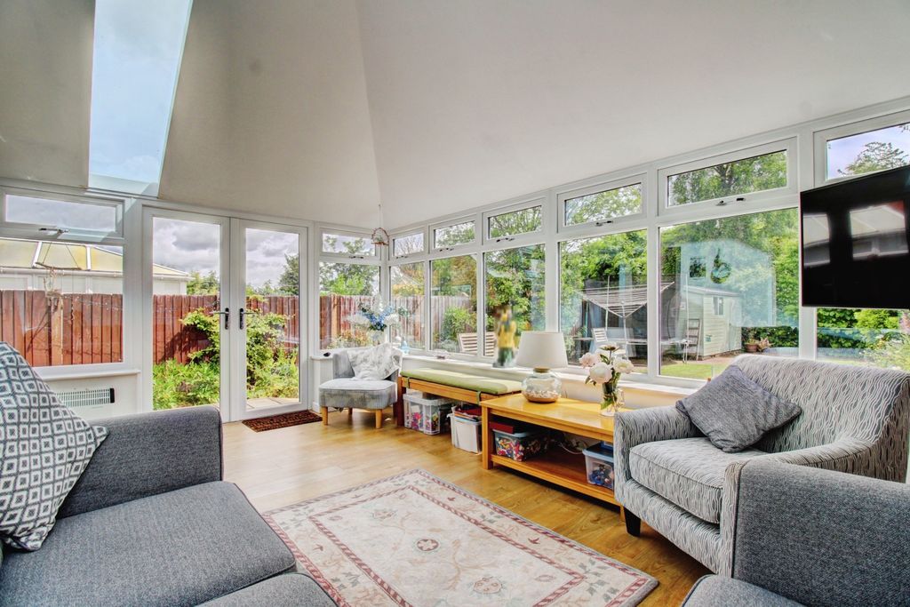Property photo 3 of 17 Garden Room (Alt View)