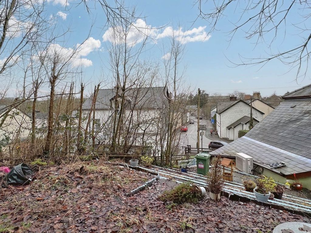 Property photo 2 of 28