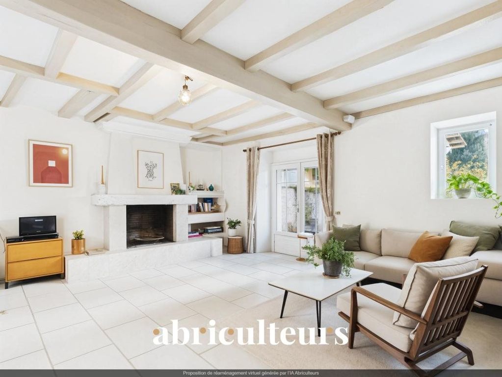 Property photo 1 of 17 South-Facing Gardened House With No Overlook For Sale In Cognac (16100)
