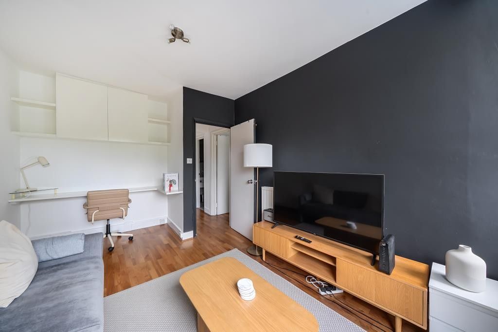 Property photo 3 of 8 Flat 6, 192 Ladbroke Grove, Notting Hill, London W10 5Lz
