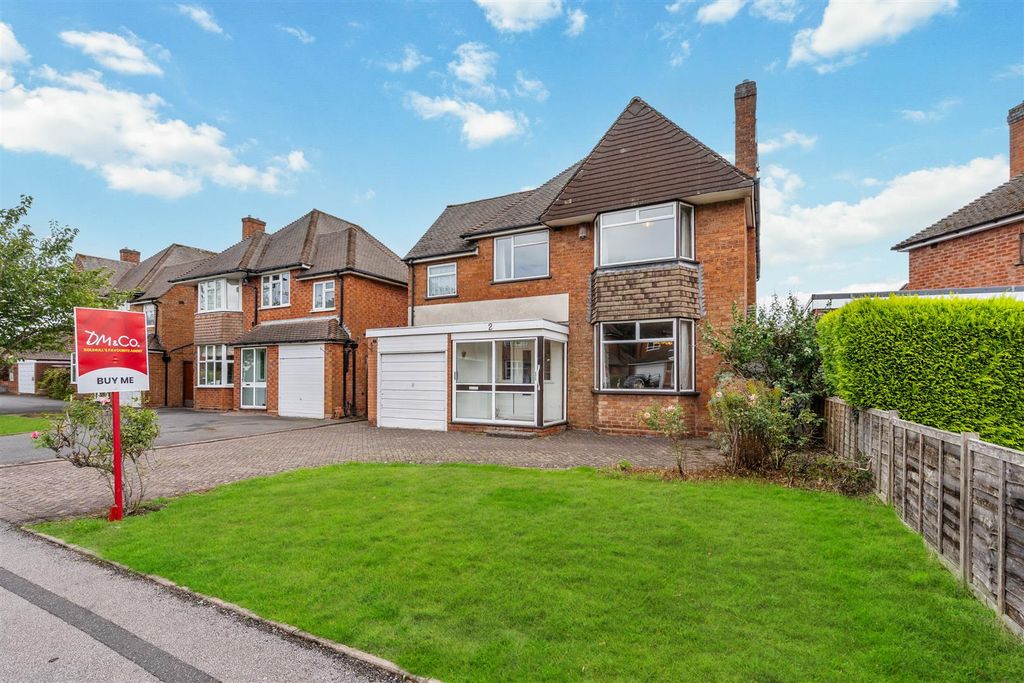 Property photo 1 of 16 2 Links Drive_3.Jpg
