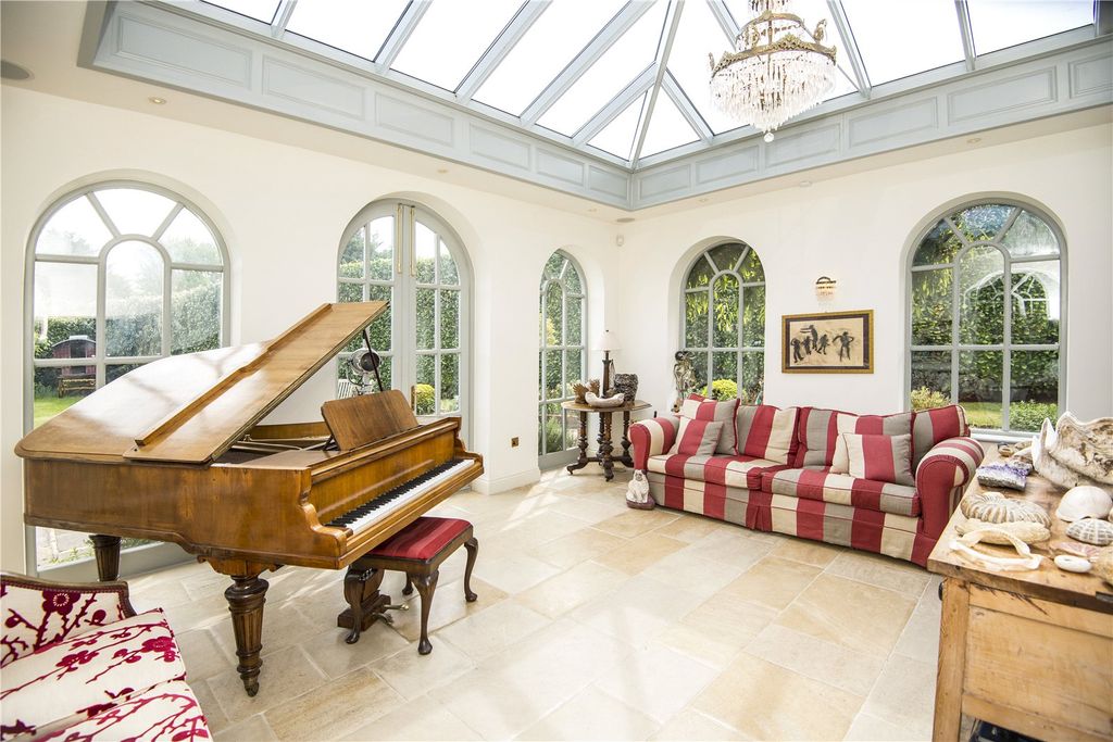 Property photo 2 of 14 Conservatory