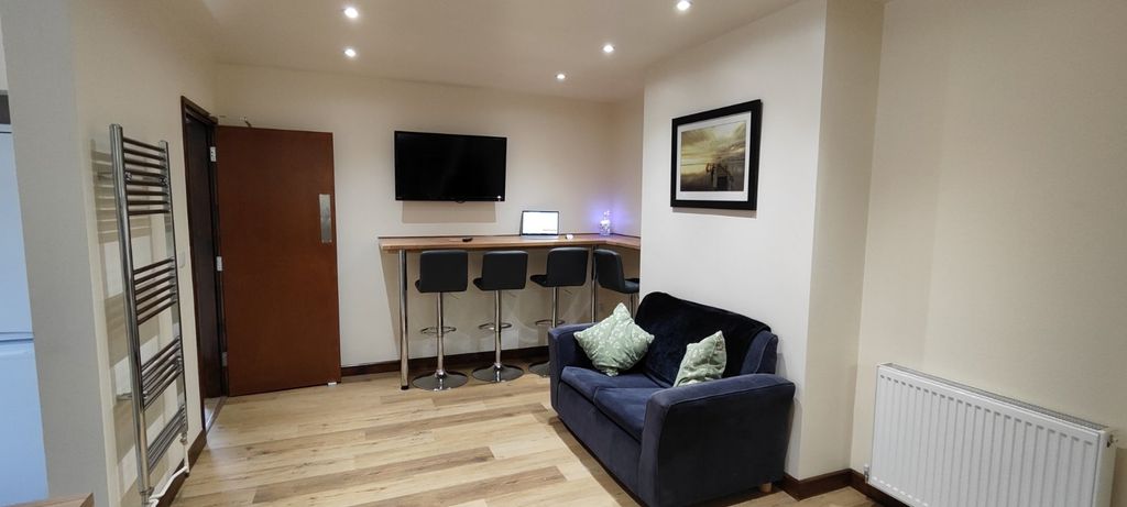 Property photo 2 of 9 Picture No. 01