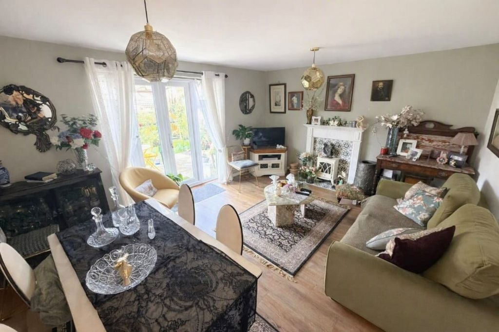 Property photo 2 of 19