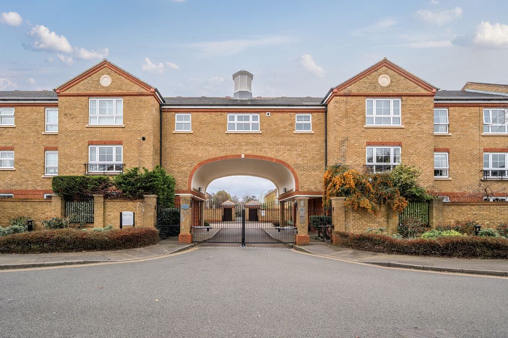 Property photo 1 of 19 1419345-1-69A02Db...