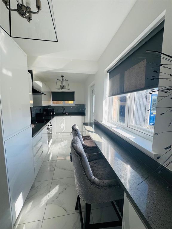Property photo 1 of 16 Breakfasting Kitchen