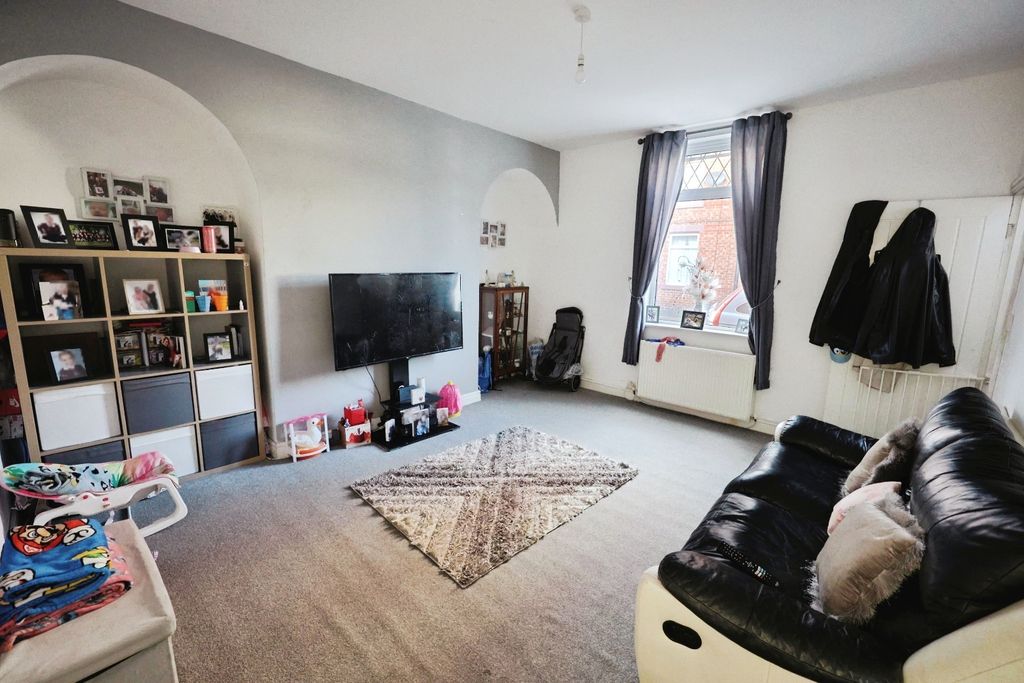 Property photo 2 of 8 Pbox-Img.Jpg