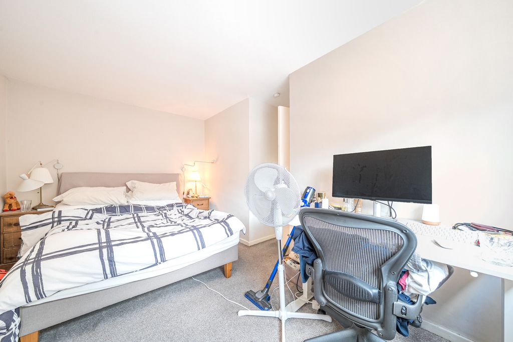 Property photo 2 of 12 Bedroom