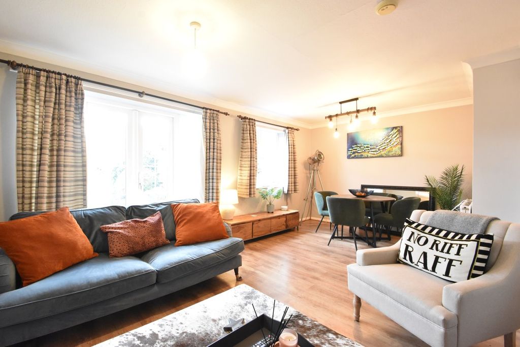 Property photo 2 of 8