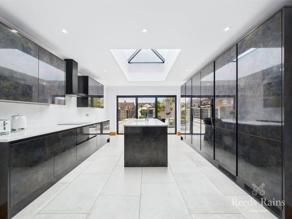 Property photo 1 of 36 Breakfast Kitchen