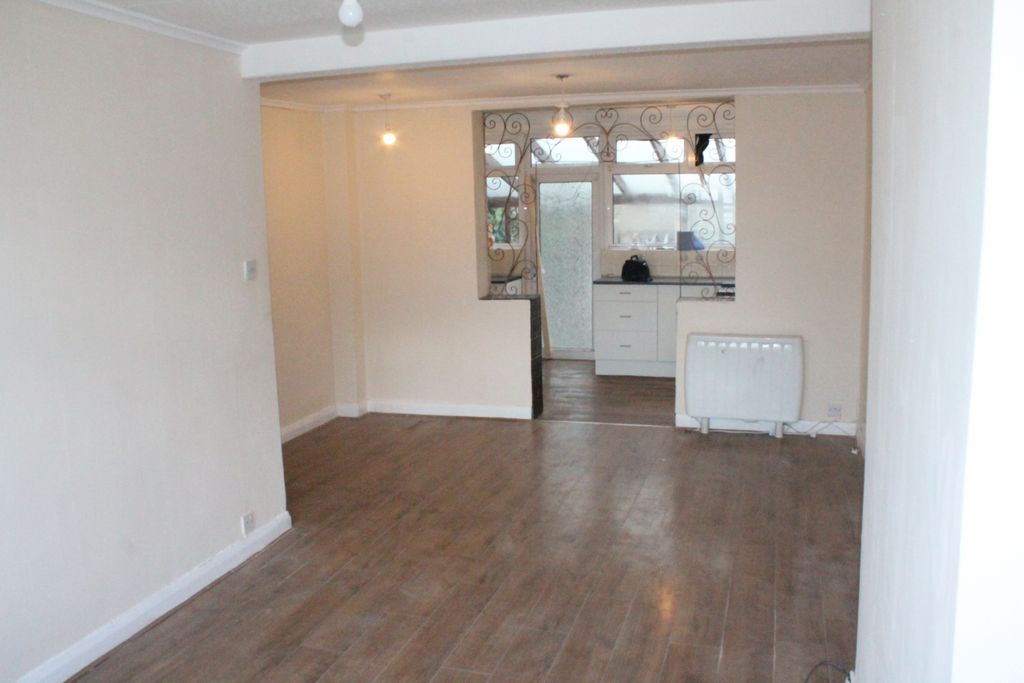 Property photo 3 of 9 Gallery