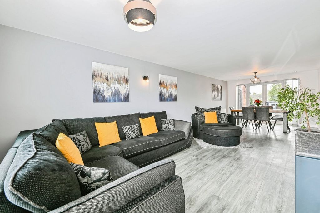 Property photo 2 of 33
