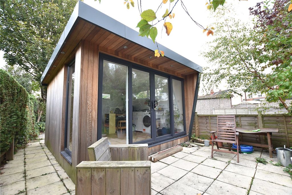 Property photo 1 of 25 Picture No. 23