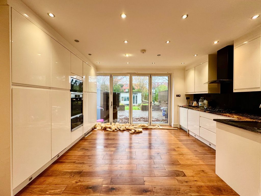 Property photo 2 of 14 Kitchen