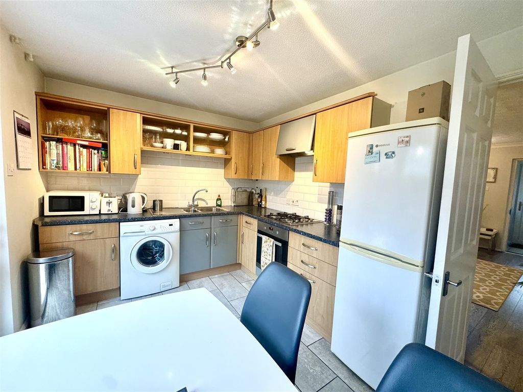 Property photo 3 of 15 Kitchen/Dining Room