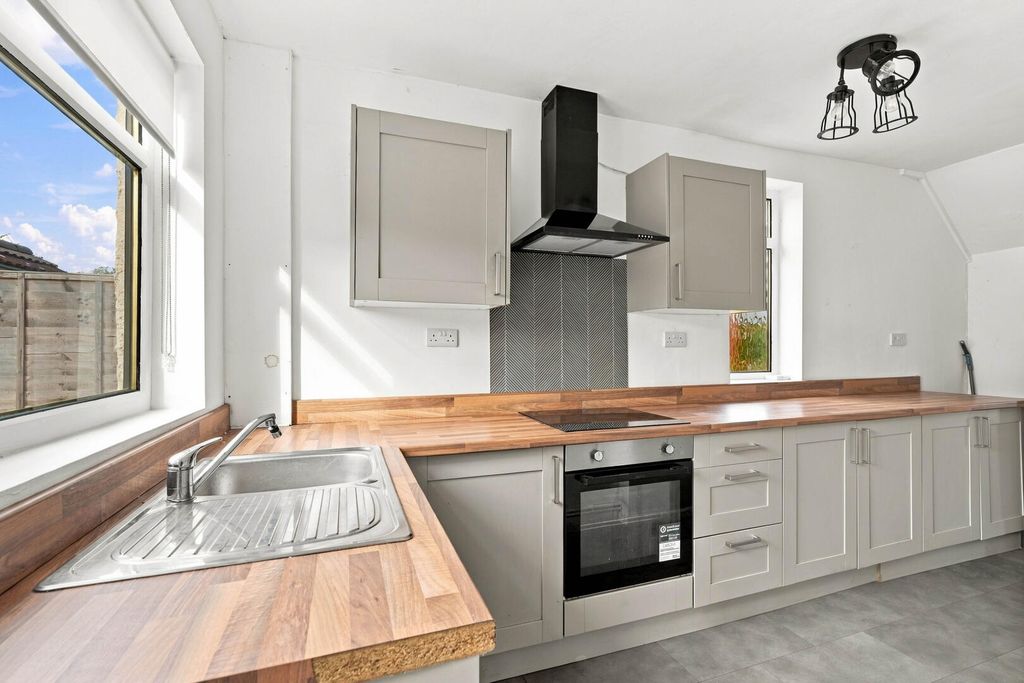 Property photo 3 of 34 Kitchen