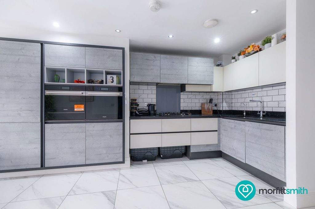 Property photo 3 of 22