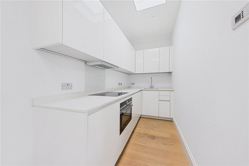 Property photo 2 of 9 Picture No. 10