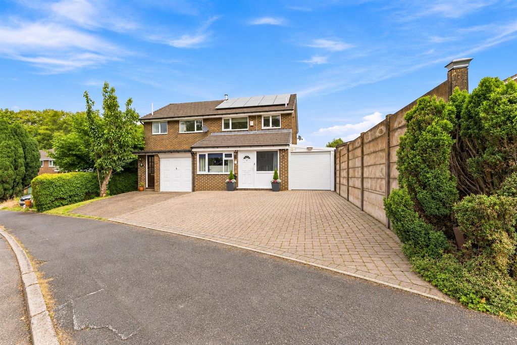 Property photo 1 of 32 Denise White Estate Agents Comments