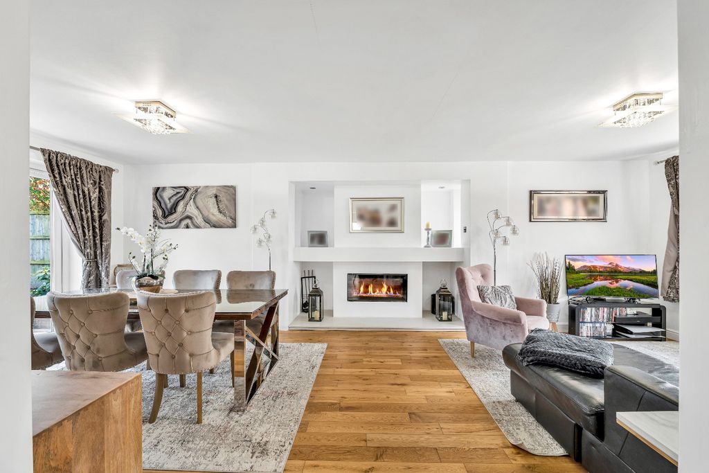 Property photo 3 of 20 4016877