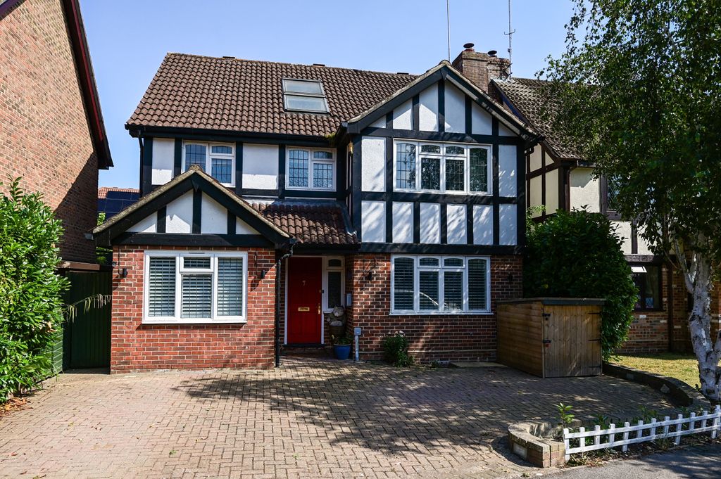 Property photo 1 of 15 7 Burne Jones Drive (4)