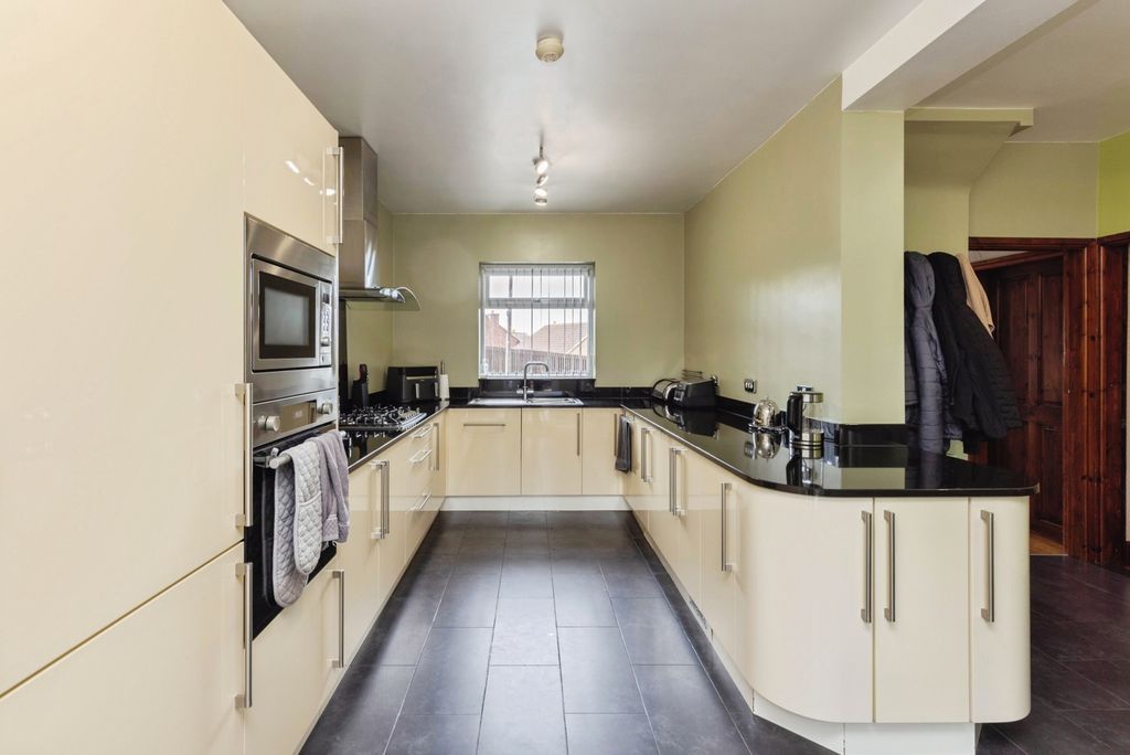 Property photo 3 of 26 Pbox-Img.Jpg
