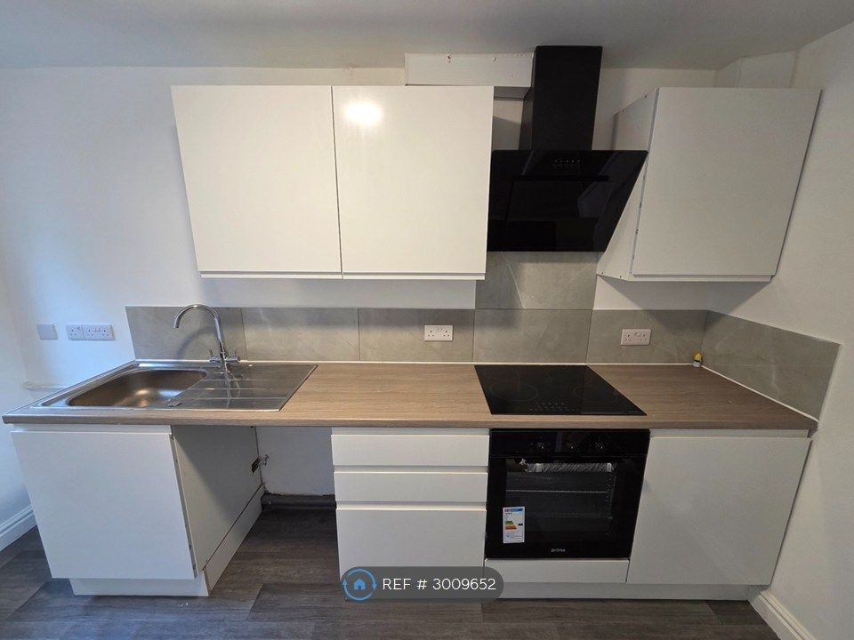 Property photo 3 of 31 Kitchen
