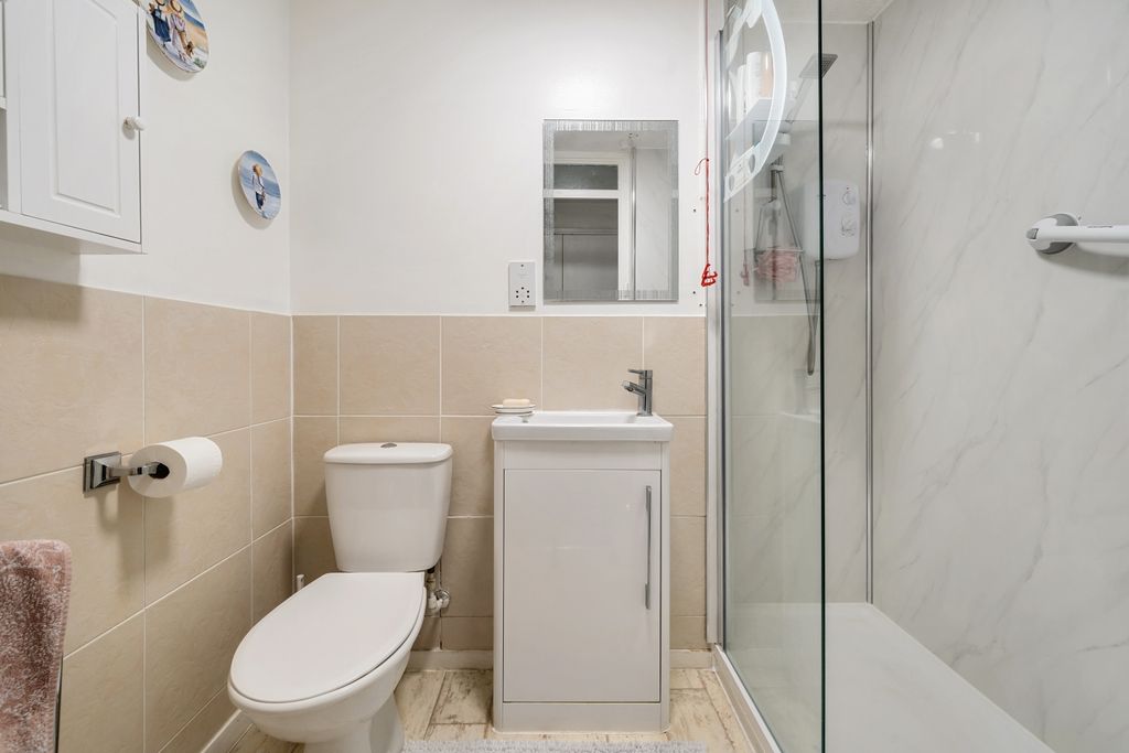 Property photo 3 of 12 Bathroom