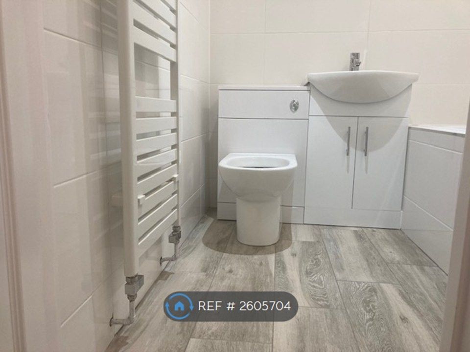 Property photo 3 of 11 Bathroom