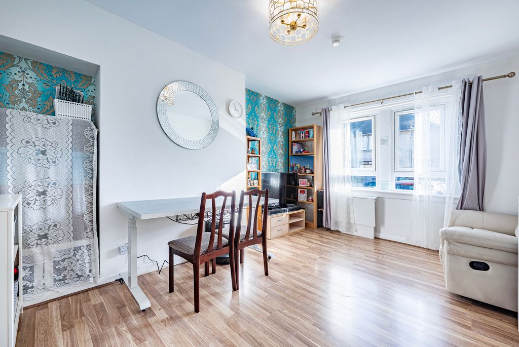 Property photo 2 of 27