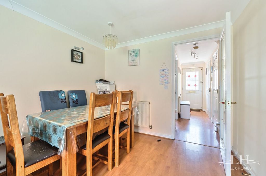 Property photo 2 of 20