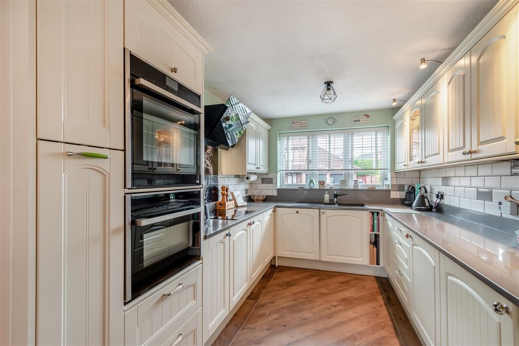 Property photo 3 of 20 8657719-Interior23.Jpg