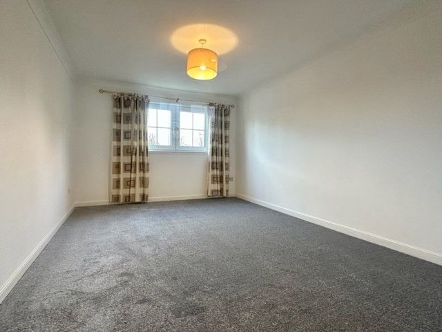 Property photo 2 of 8 Lounge