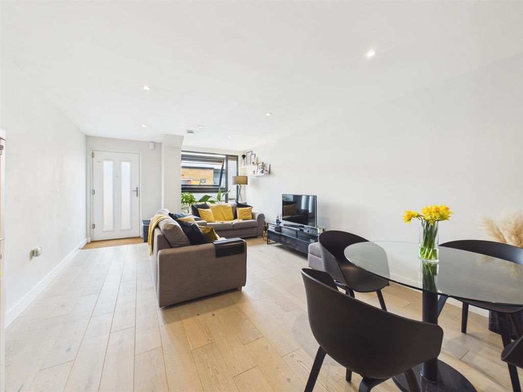 Property photo 1 of 10 Cam05080G0-Pr0311-Still008.Jpg