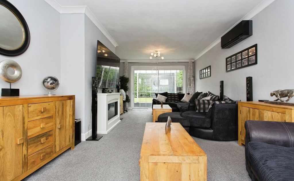 Property photo 2 of 19