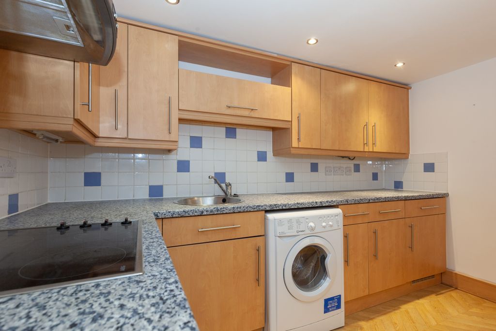 Property photo 3 of 10 Photo 04