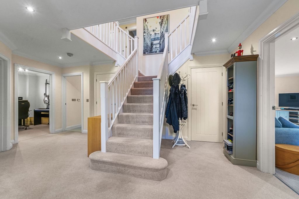 Property photo 2 of 37