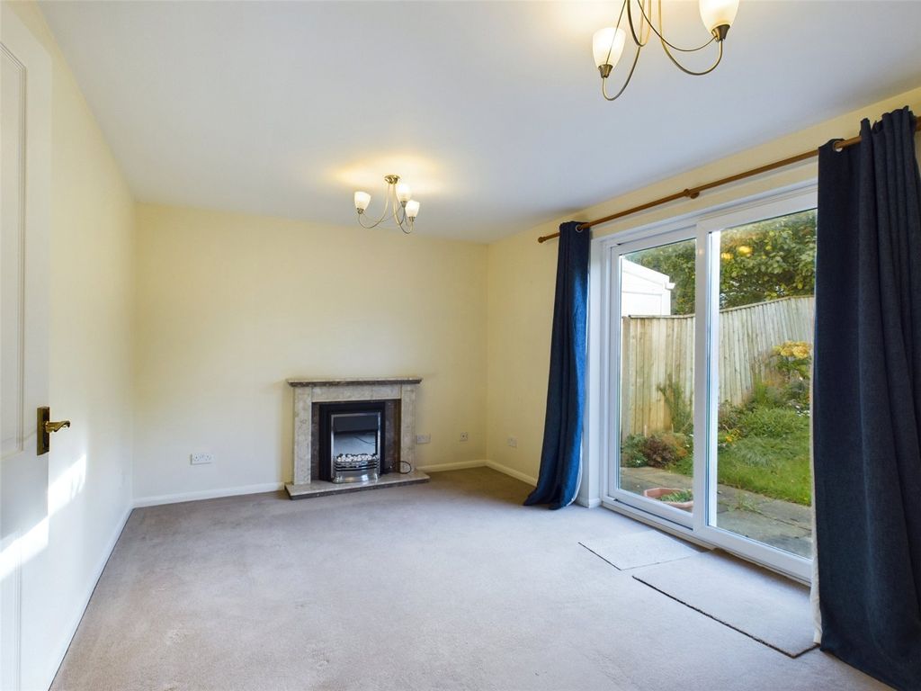 Property photo 3 of 15 Living Room
