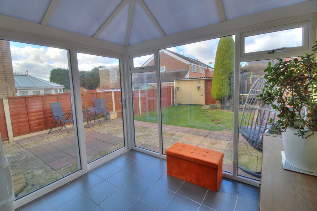 Property photo 3 of 23 Conservatory