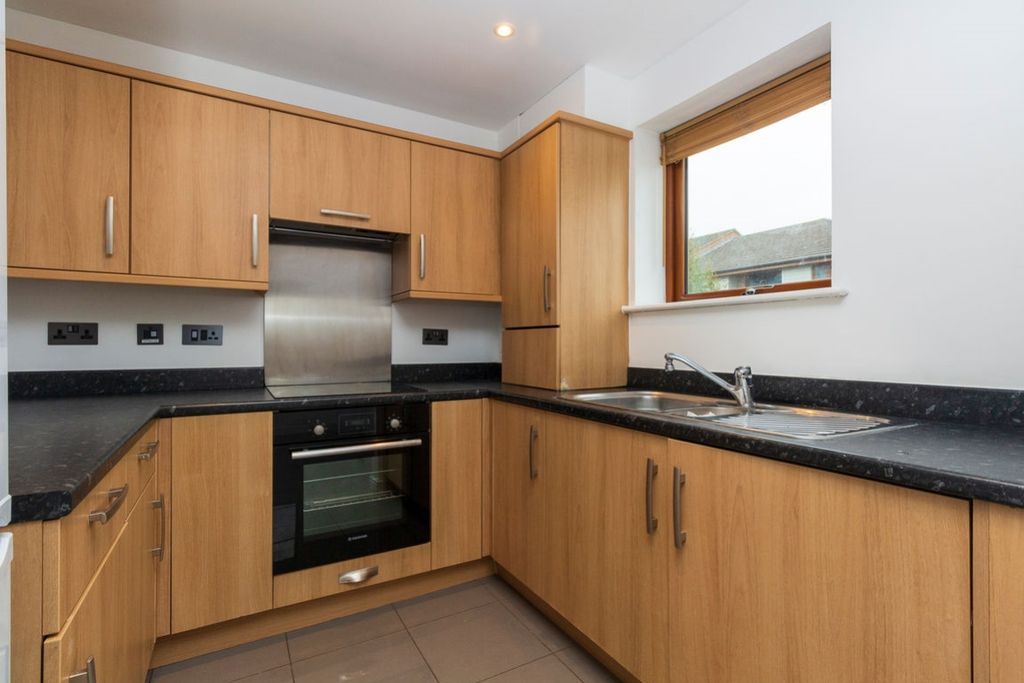 Property photo 3 of 8 Kitchen