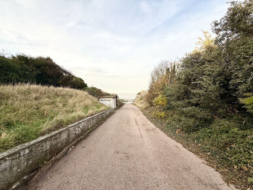 Property photo 3 of 5 Bicrhington Promenade