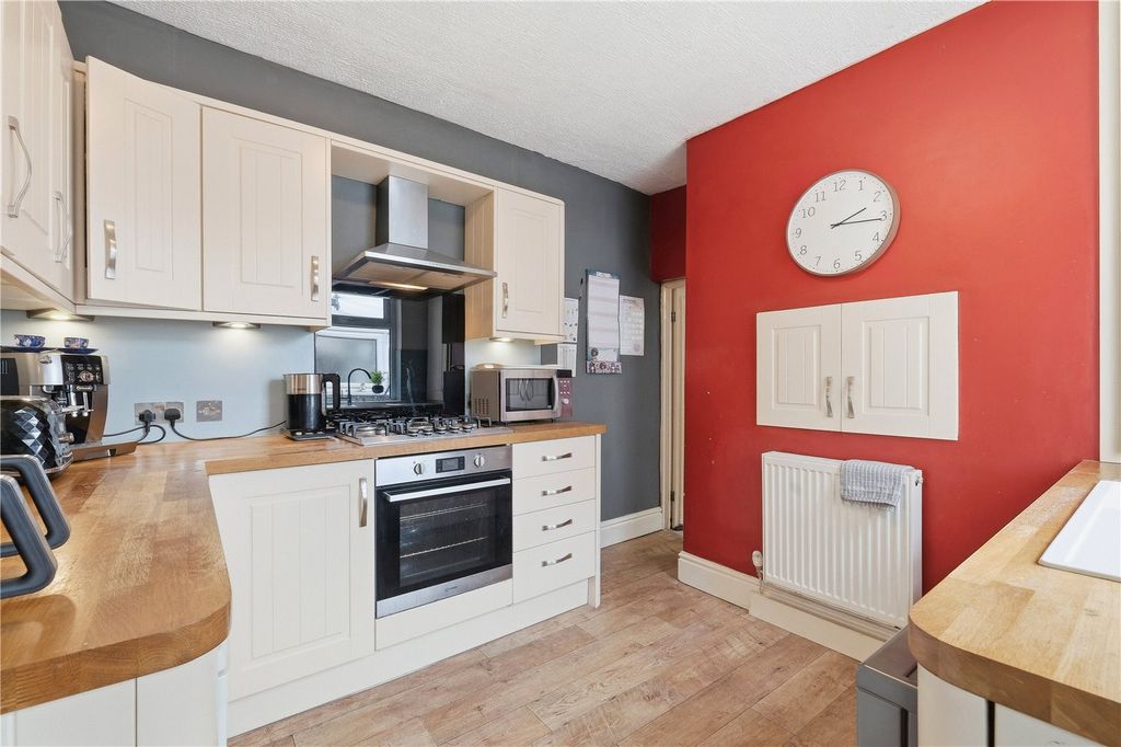 Property photo 3 of 21 Kitchen