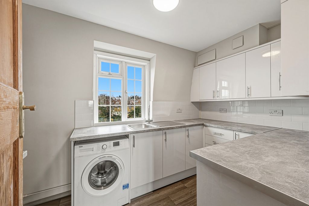 Property photo 2 of 17 Picture No. 01