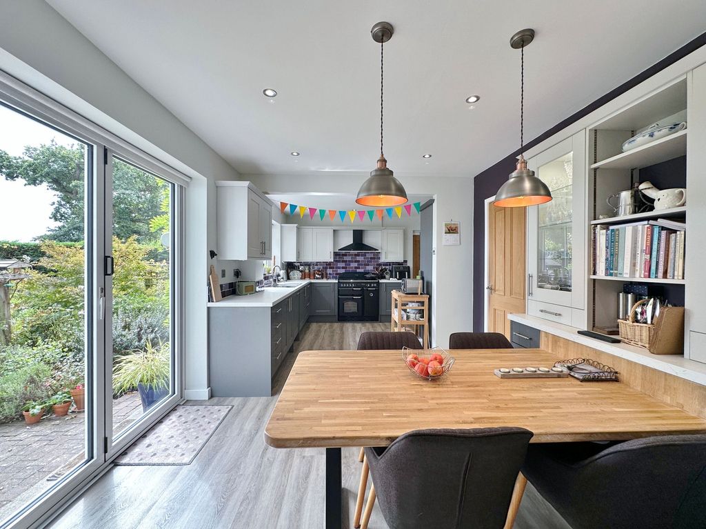 Property photo 2 of 40