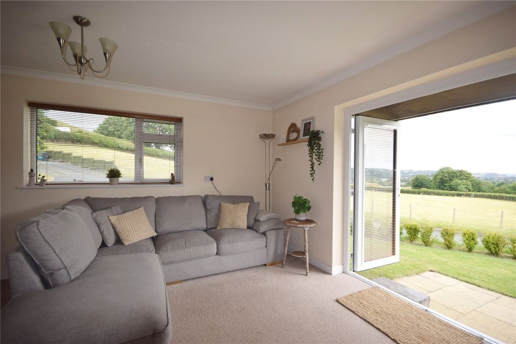 Property photo 2 of 34 Picture No. 48