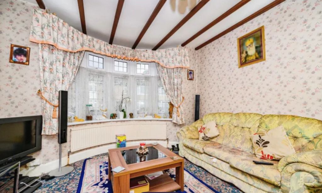 Property photo 2 of 17