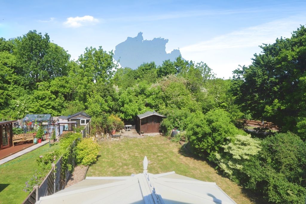 Property photo 2 of 18 Photo