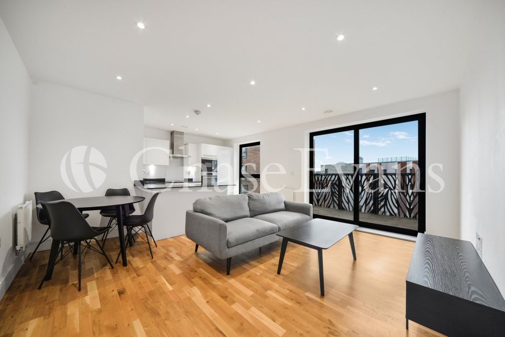 Property photo 1 of 11 Living